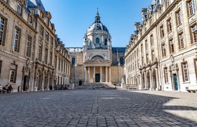 Апартаменты Petite Maison Avec Cour Dans Les Beaux Quartiers-Vous Faites Le Menage- Very Good Prices For T-H-E Location But You Have To Clea-N Th-E Flat Париж Экстерьер фото